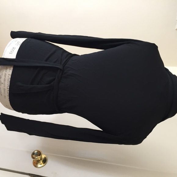 Banana Republic Factory wrap top size S in black - Picture 3 of 3